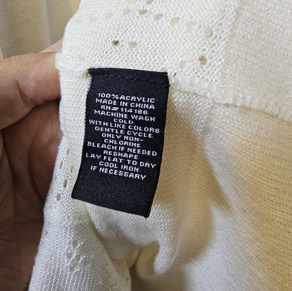 Creamy white long sleeve acrylic knit cardigan size L US - Picture 6 of 6